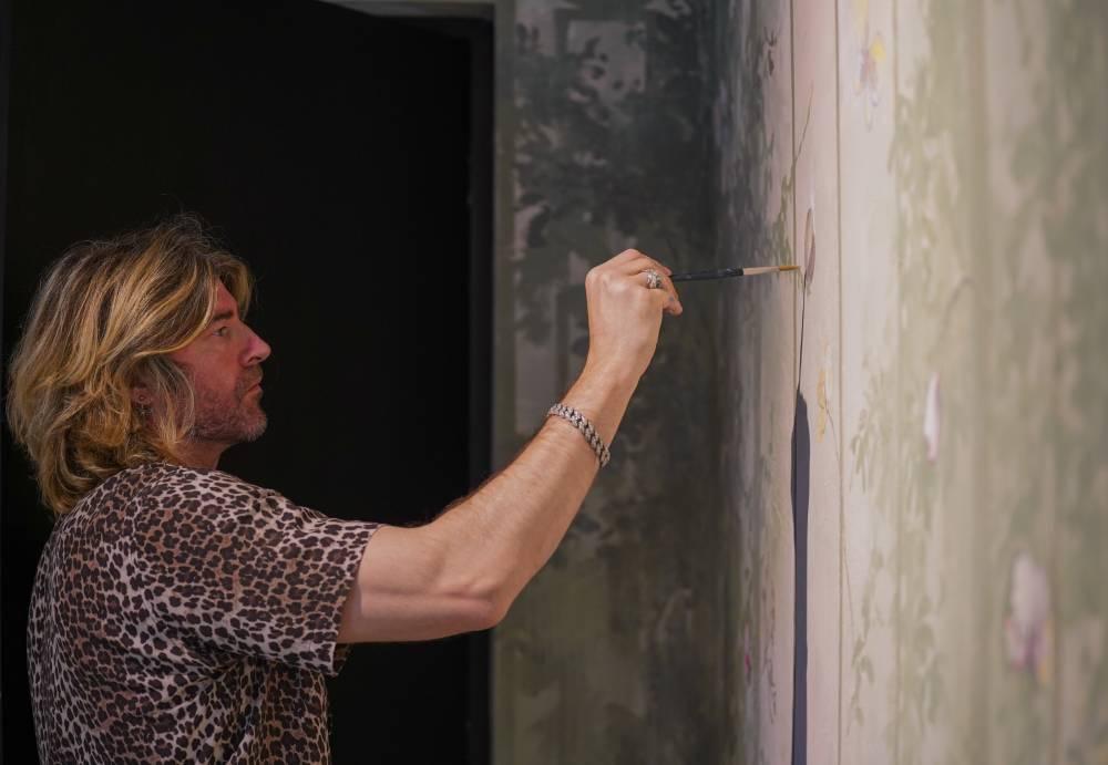 الفنان الإيطالي جو بريسانا يفتتح أول صالة لتصاميمه في دبي