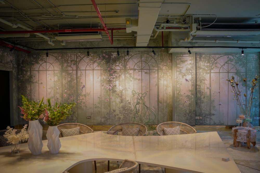 الفنان الإيطالي جو بريسانا يفتتح أول صالة لتصاميمه في دبي