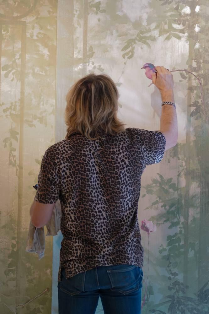 الفنان الإيطالي جو بريسانا يفتتح أول صالة لتصاميمه في دبي