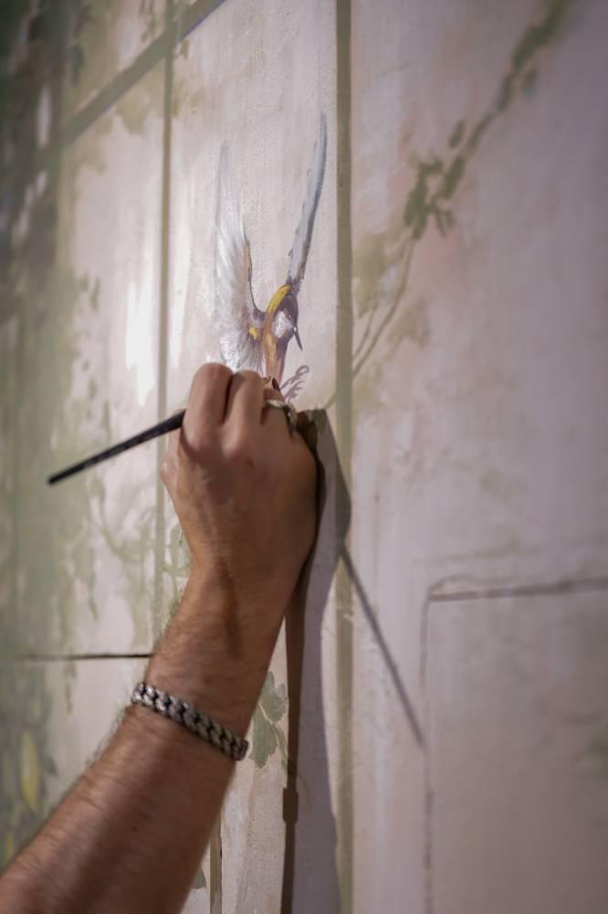 الفنان الإيطالي جو بريسانا يفتتح أول صالة لتصاميمه في دبي