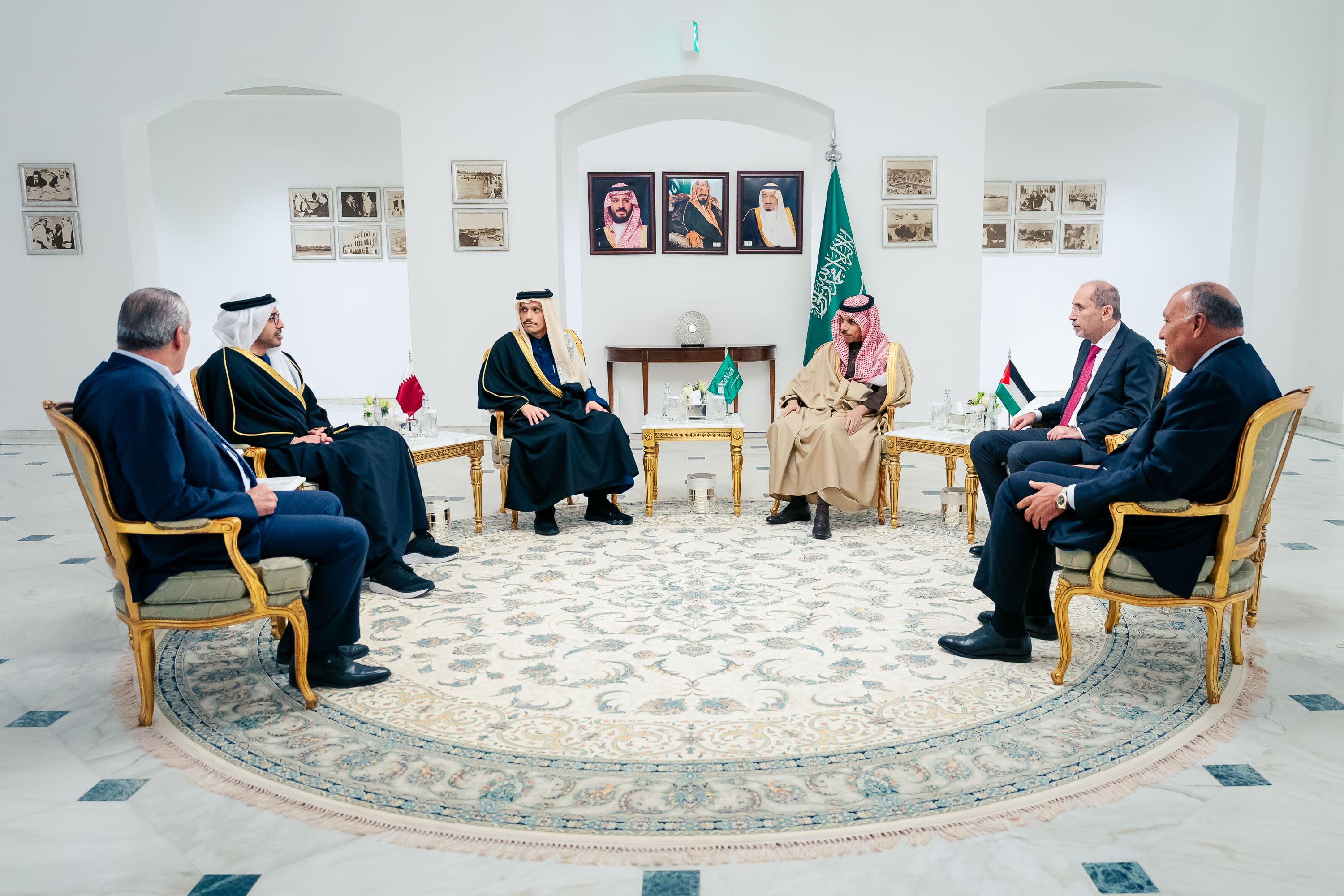 عبدالله بن زايد يشارك في الاجتماع التشاوري الوزاري العربي بشأن غزة بالرياض