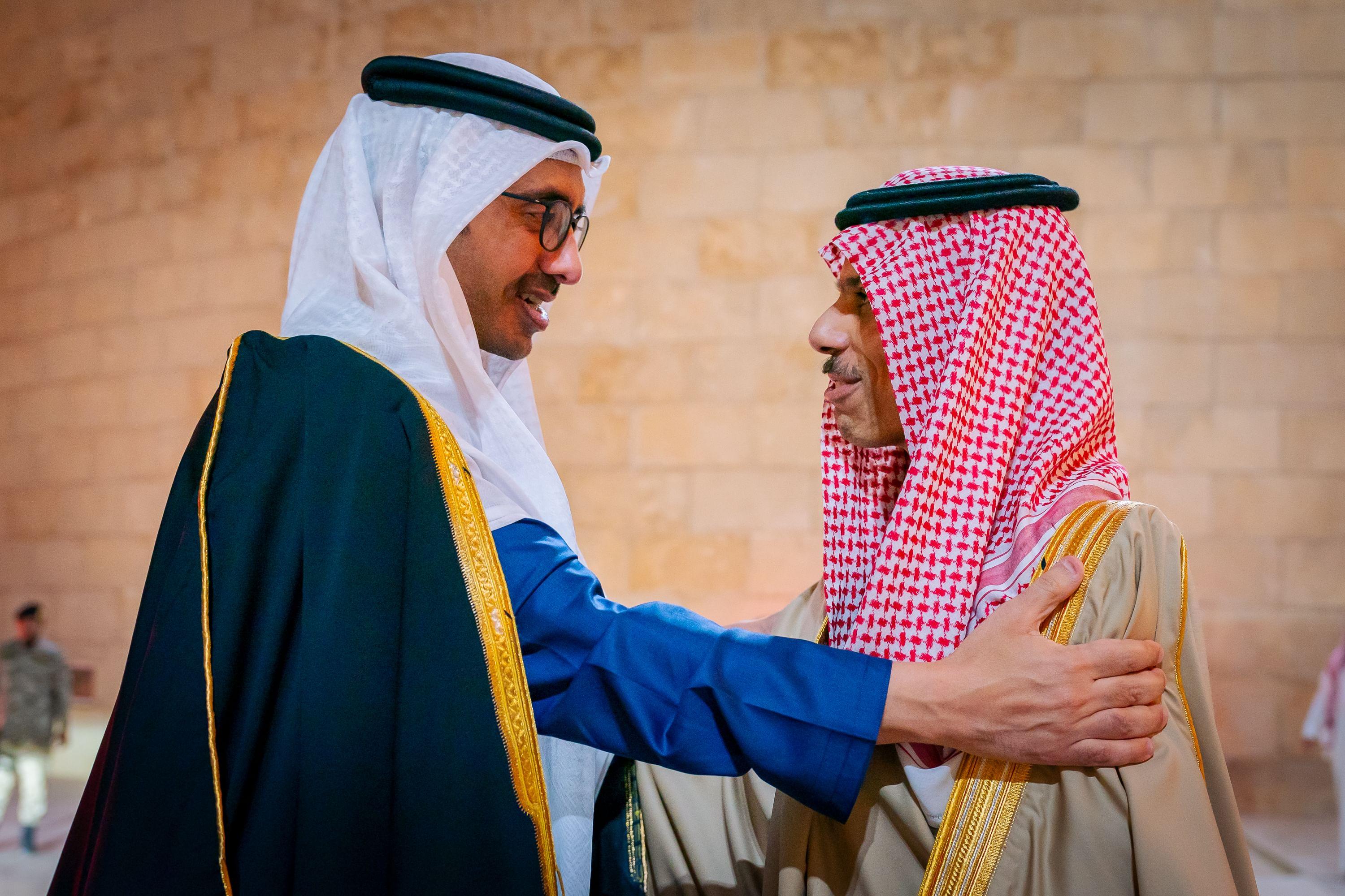 عبدالله بن زايد يشارك في الاجتماع التشاوري الوزاري العربي بشأن غزة بالرياض