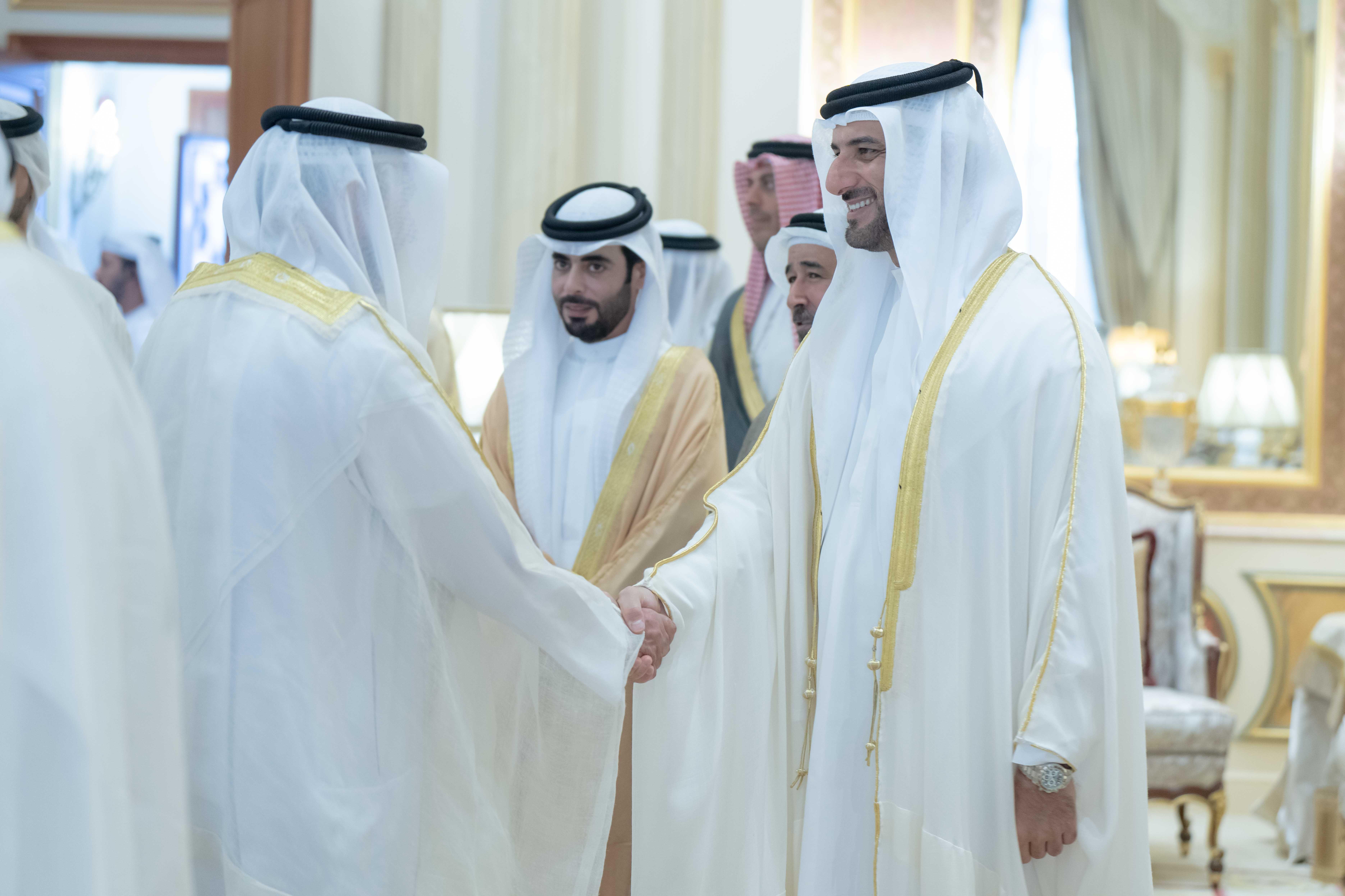 سلطان يستقبل المهنئين بعيد الأضحى المبارك سلطان يستقبل المهنئين بعيد الأضحى المبارك