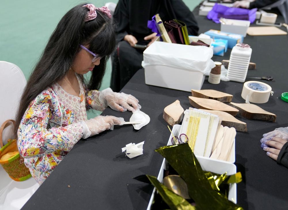 مهرجان ليوا للرطب يقدم البرقع عبر «عين النخيل»