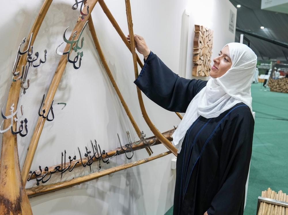 مهرجان ليوا للرطب يقدم البرقع عبر «عين النخيل»