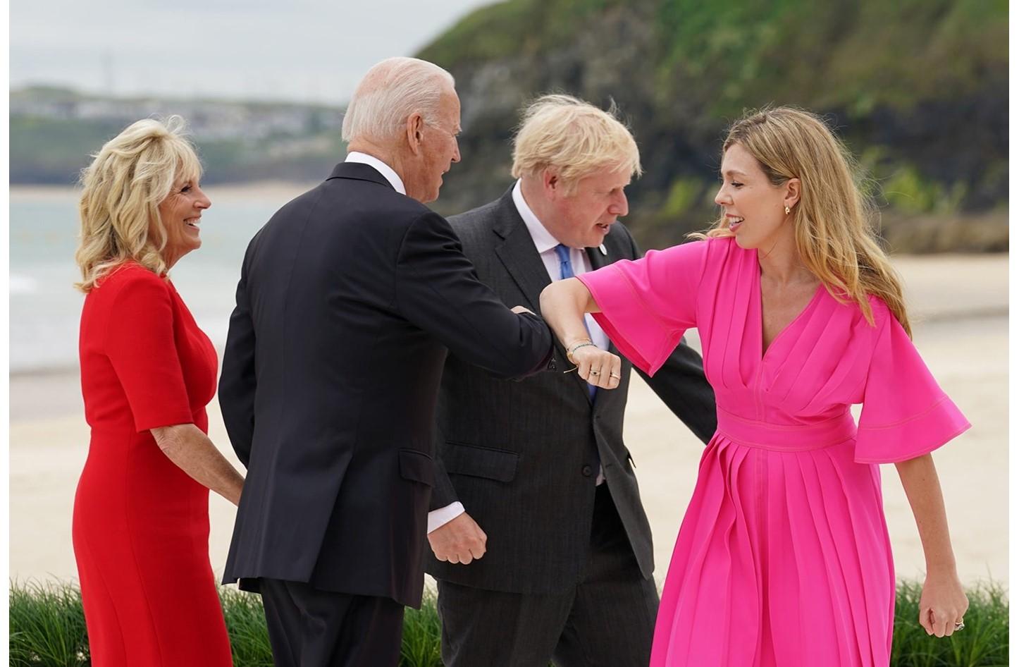 «أراد اصطحابها للشاطئ».. بوريس جونسون يكشف: بايدن كان معجباً بزوجتي كاري 2 6347173
