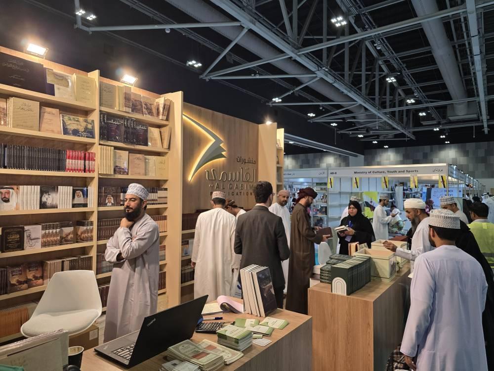 نفاد جميع نسخ «البرتغاليون في بحر عُمان» من معرض مسقط
