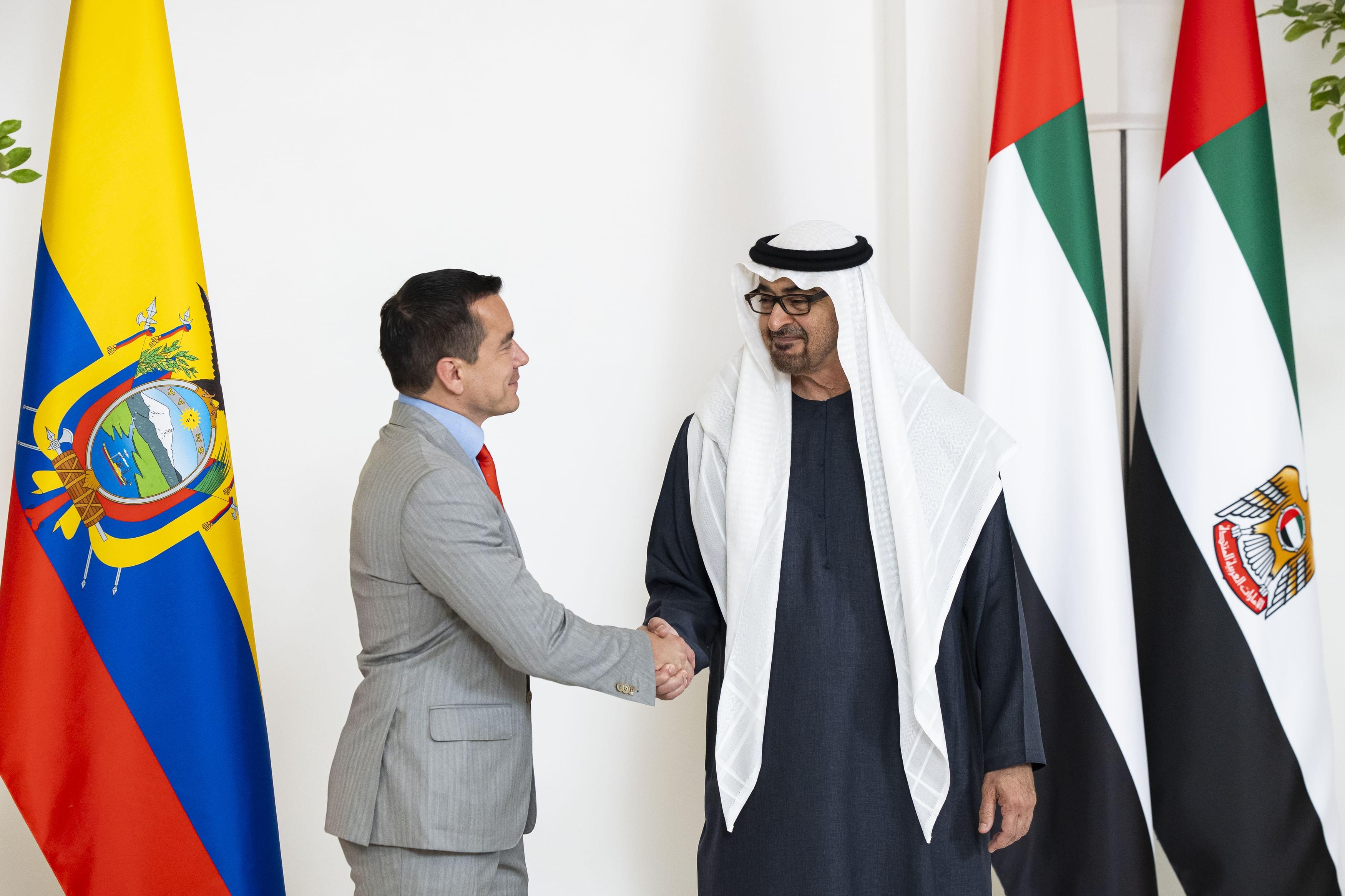 محمد بن زايد يبحث تعزيز العلاقات مع رئيس الإكوادور
