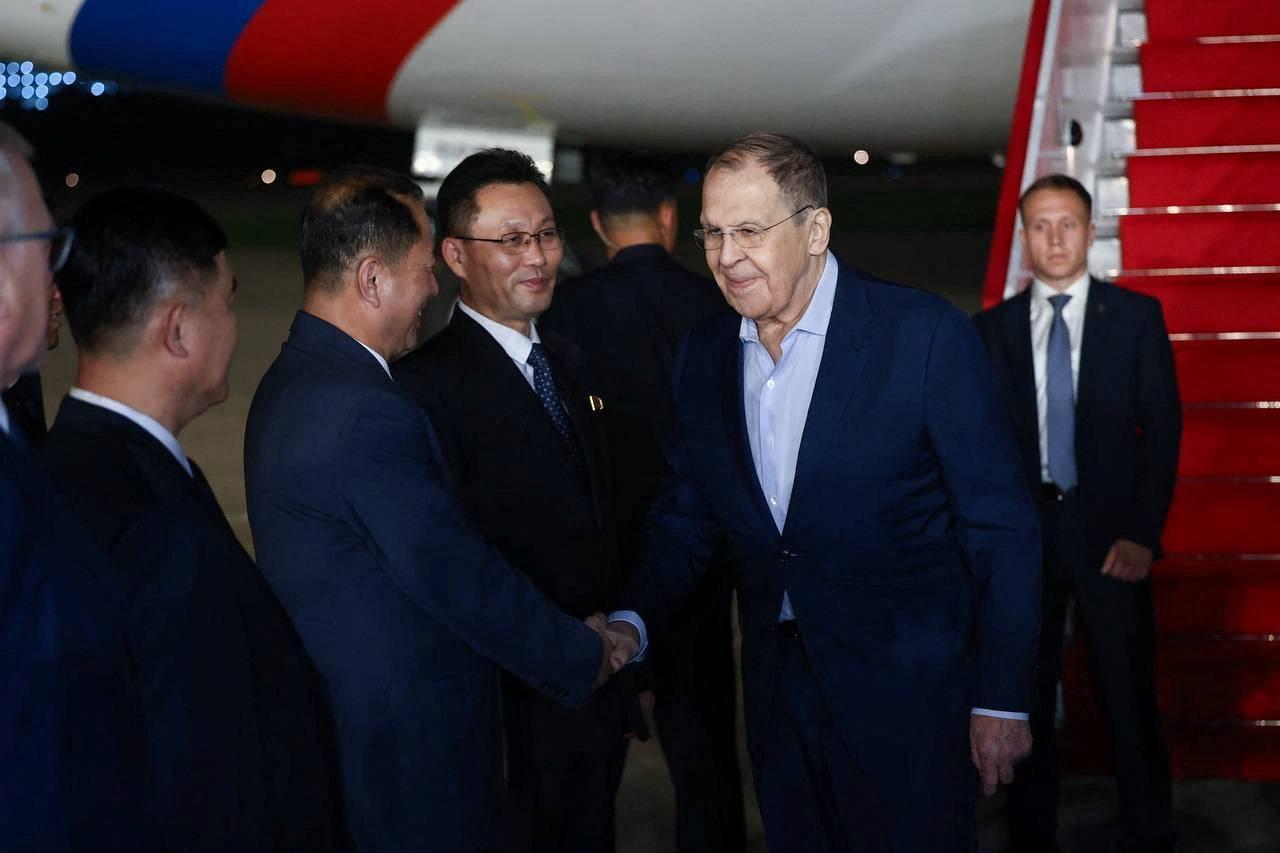 كوريا الشمالية تستقبل لافروف وتؤكد دعمها لروسيا في حرب أوكرانيا