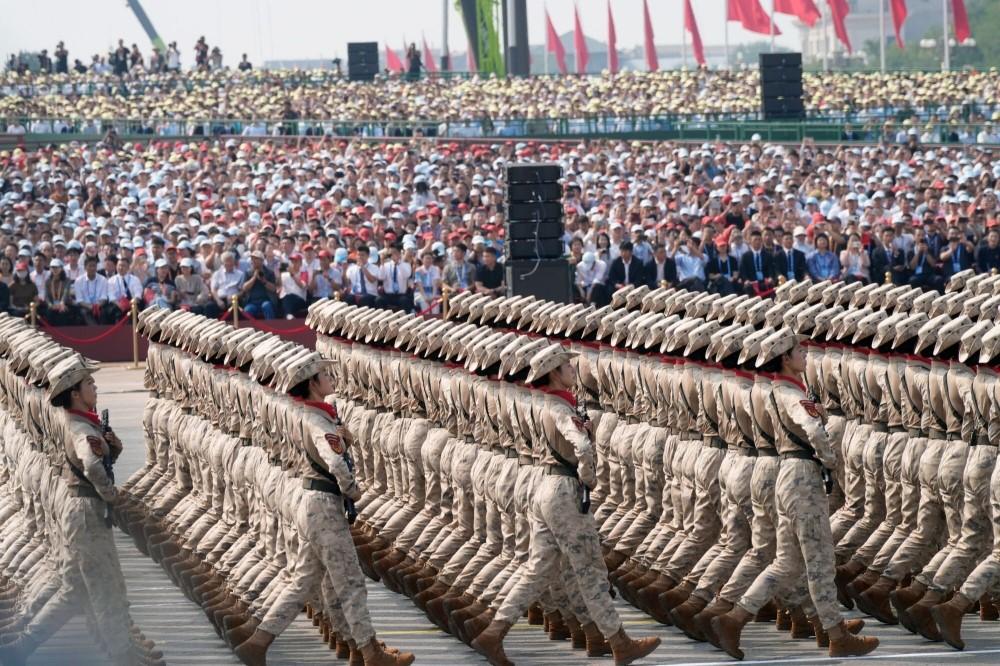 عرض عسكري تاريخي للصين يلفت أنظار العالم