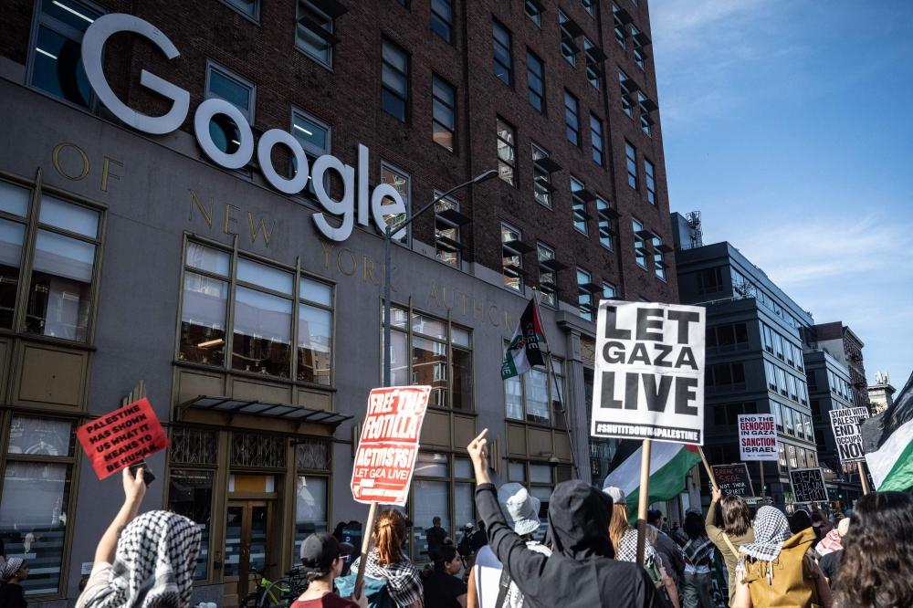 تظاهرة دعم فلسطين أمام مقر غوغل في نيويورك 4 أكتوبر 2025 (أ.ف.ب)