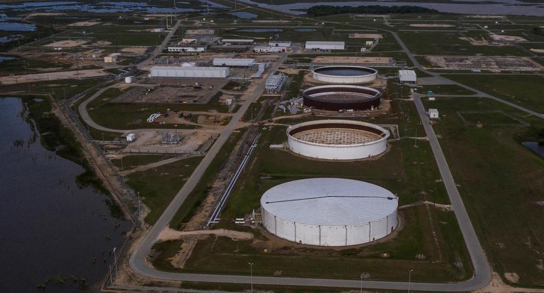 منصات تخزين نفطية في تكساس الأمريكية