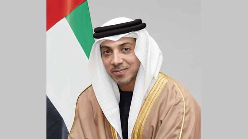 منصور بن زايد يصل إلى البحرين للمشاركة في أعمال القمة الخليجية الـ46