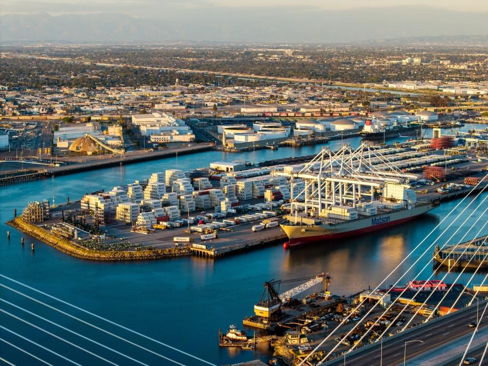 ميناء لونغ بيتش في كاليفورنيا