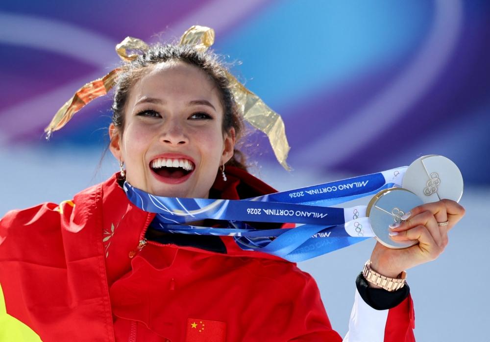 إيلين غو تظفر بالذهب والفضة