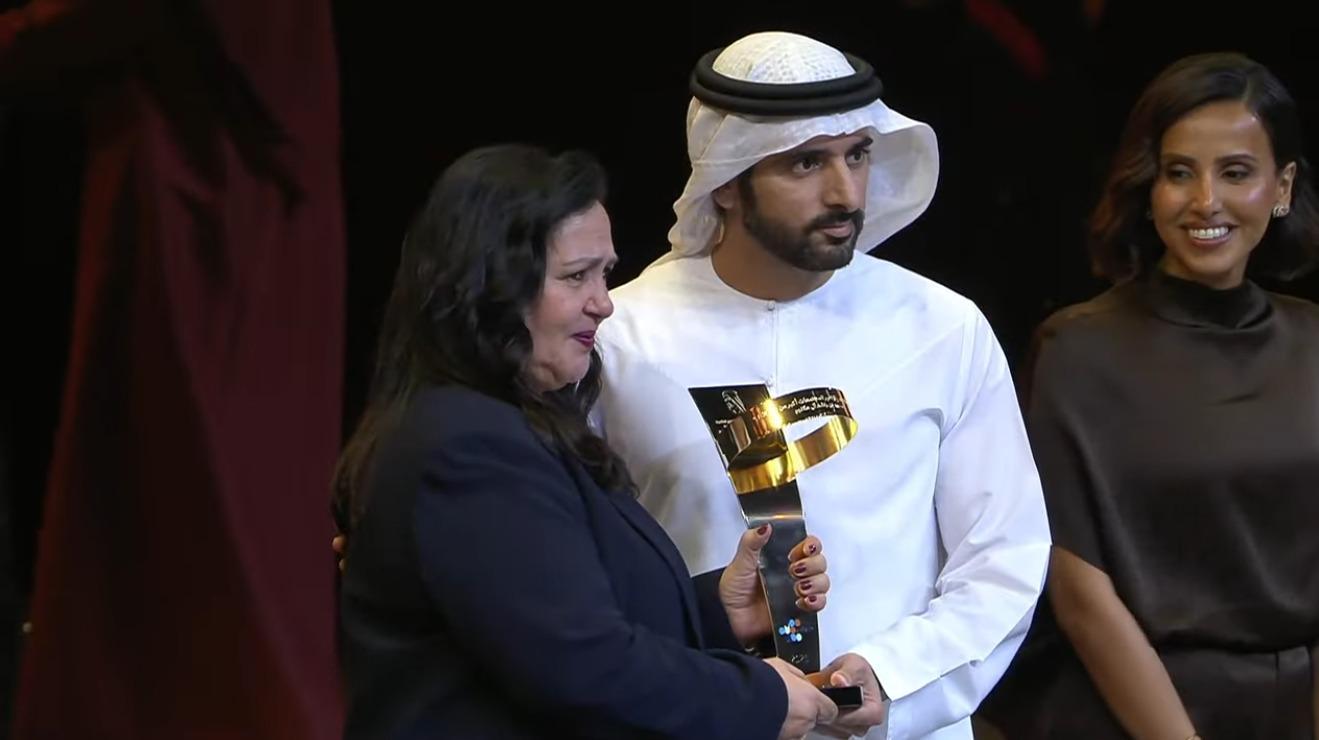 حمدان بن محمد يتوج المغربية فوزية محمودي بالمركز الأول لـ«صناع الأمل»