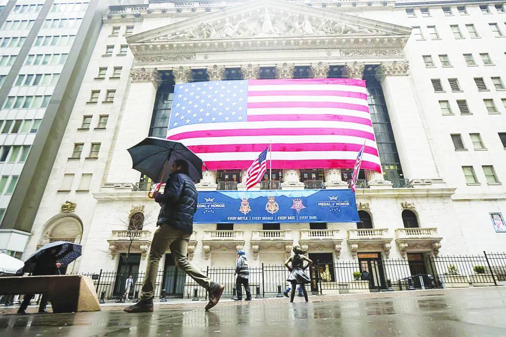 «وول ستريت» تتراجع بضغوط النفط و«التصفية الرباعية»