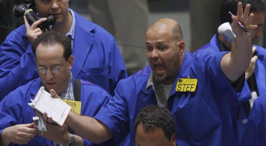 متعاملون في أسواق العقود الآجلة في بورصة نيويورك للسلع