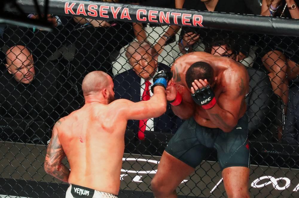 ترامب ودانا وايت يتابعان النزال