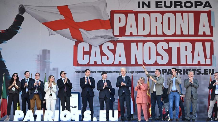 قادة اليمين المتطرف في صورة جماعية