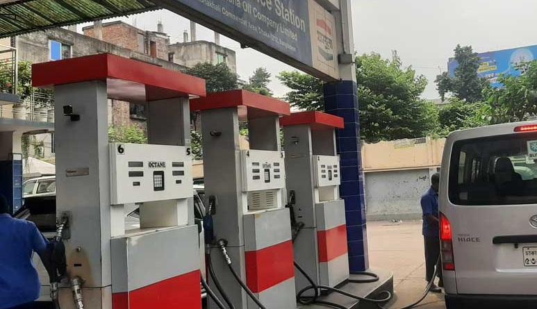 محطة وقود في دكا