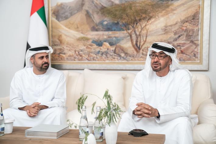 محمد بن زايد يبارك زواج محمد بن سلطان بن خليفة بـ «التواصل المرئي» محمد بن زايد يبارك زواج محمد بن سلطان بن خليفة بـ «التواصل المرئي»