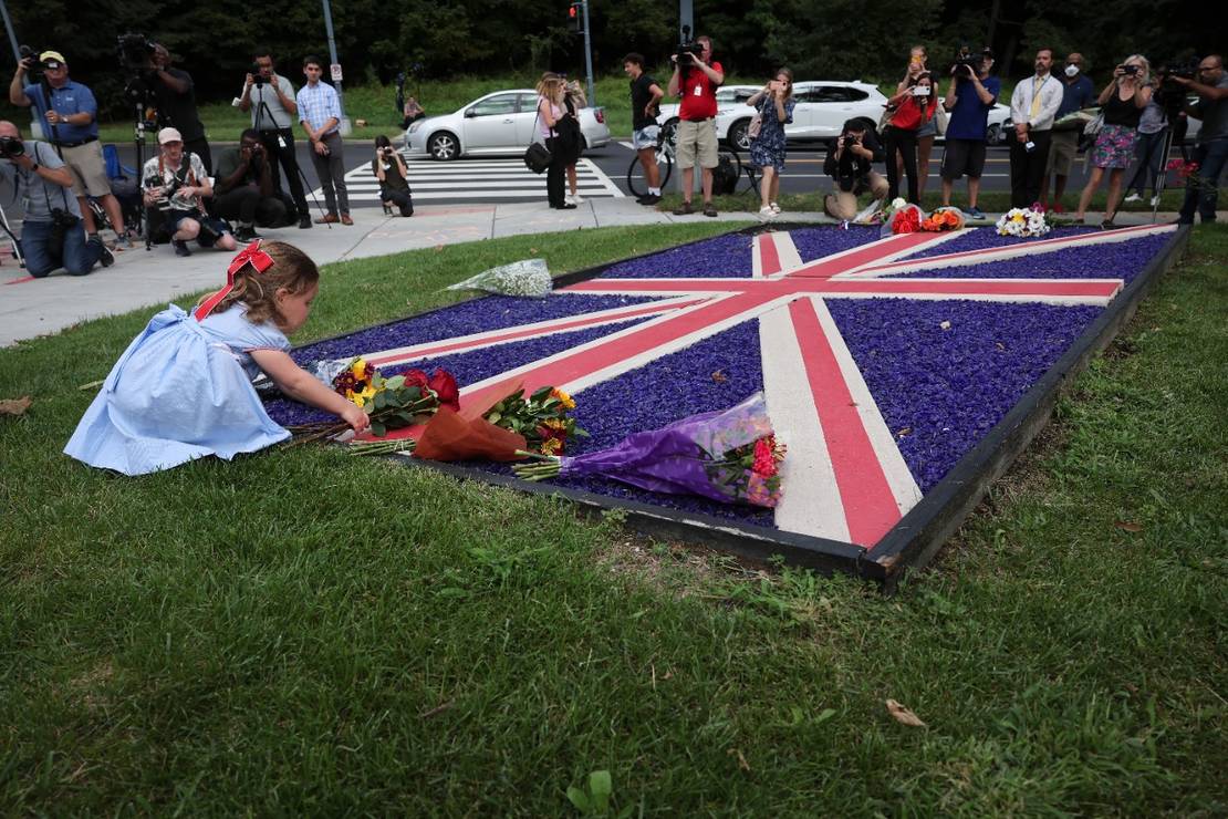 حزن وحداد في بريطانيا بعد وفاة الملكة إليزابيث الثانية