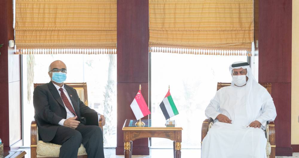 رئيس غرفة أبوظبي وسفير سنغافورة يبحثان مجالات التعاون الاستثماري رئيس غرفة أبوظبي وسفير سنغافورة يبحثان مجالات التعاون الاستثماري
