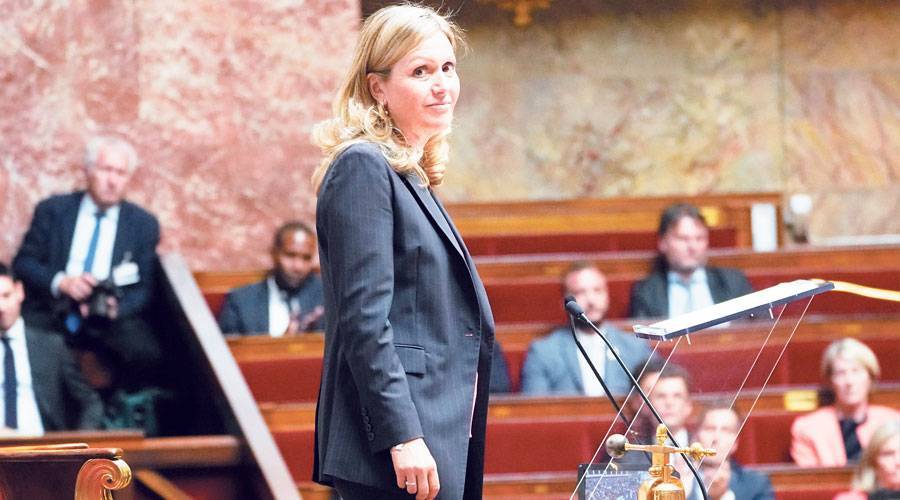 La France élit la première femme de son histoire à la tête de l’Assemblée nationale