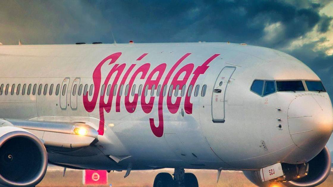 طائرة تابعة لـ «سبايس جيت» تهبط اضطرارياً بعد عطل فني | صحيفة الخليج طائرة تابعة لـ «سبايس جيت» تهبط اضطرارياً بعد عطل فني | صحيفة الخليج