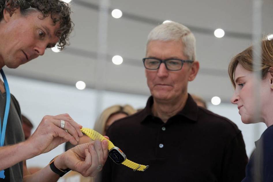 Escape from growth stocks.. 20 losses in “Apple” stock since the