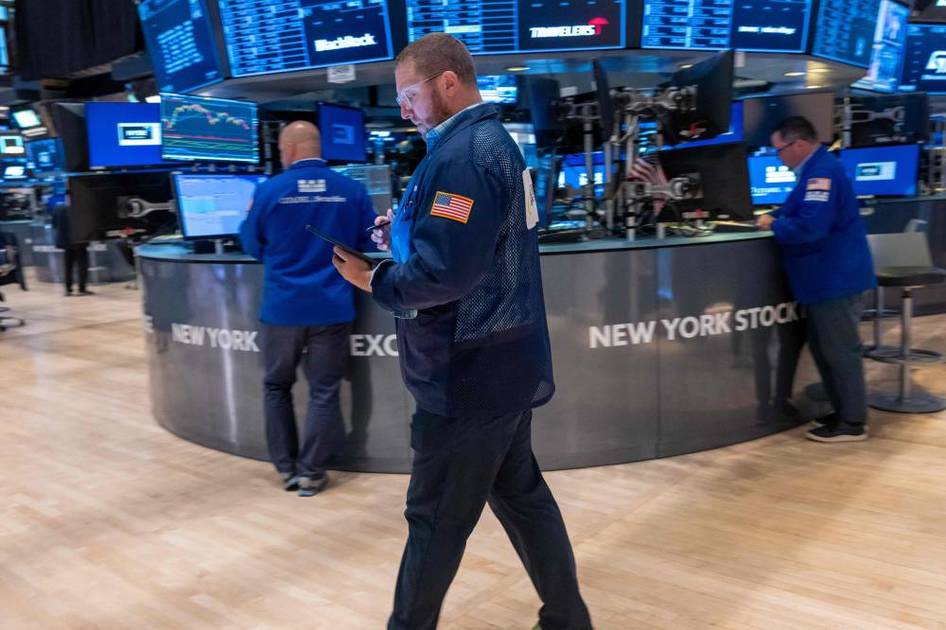 Wall Street continues its losses amid renewed concerns about inflation