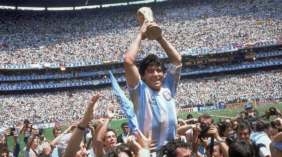 Maradona's “golden” ball is for sale at auction