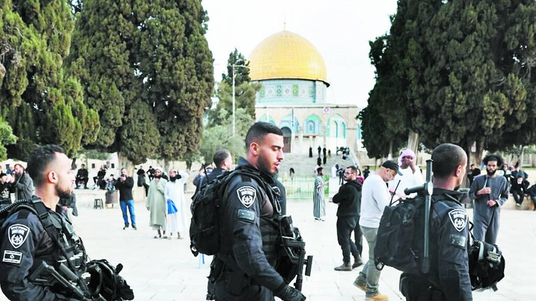 Hundreds of Israeli settlers invade Al-Aqsa Mosque and raise flags
