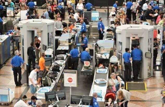 فحص غير مسبوق.. ترامب يلزم السائحين الكشف عن 5 سنوات من نشاطهم على مواقع التواصل #صحيفة_الخليج 