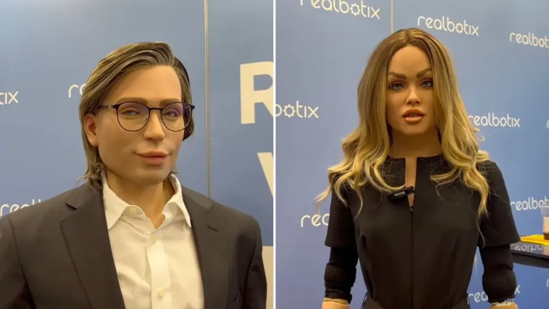 روبوتان يتحدثان باستقلالية لساعتين متواصلتين لأول مرة #صحيفة_الخليج 