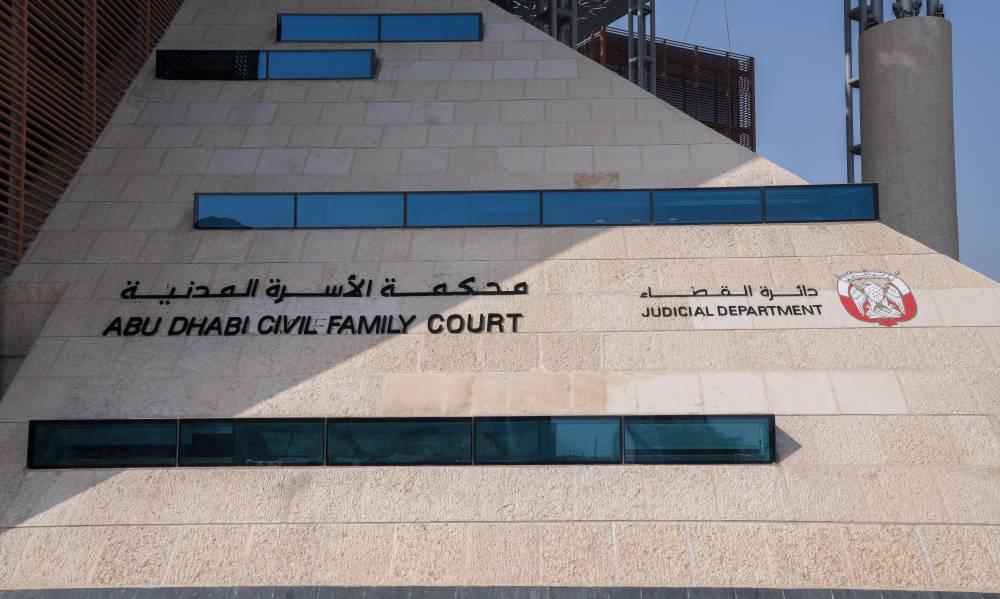 عاجل| المحكمة تلزمه برد المبلغ وتغرمه.. يستولي على 100 ألف دولار بحجة الاستثمار 