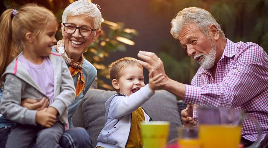 اخبار منوعه – رعاية الأحفاد تعزز القدرات المعرفية للأجداد