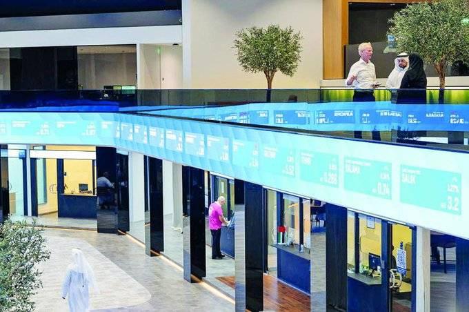 مؤشرات الأسهم تتراجع.. و«الإمارات دبي الوطني» يواصل التحليق