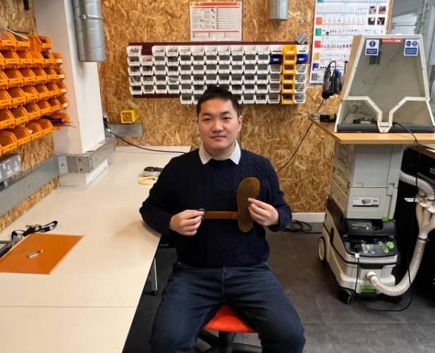 عاجل| حذاء ذكي يحمي المسنين من السقوط 