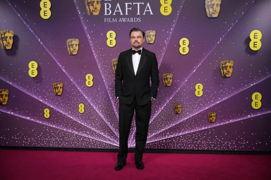 نجوم السينما يتوافدون على حفل توزيع جوائز «بافتا» | صحيفة الخليج