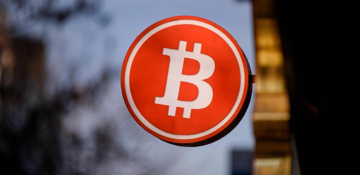 عاجل | انهيار في سوق العملات المشفرة.. والبيتكوين تهوي 18% إلى 60 ألف دولار #صحيفة_الخليج 