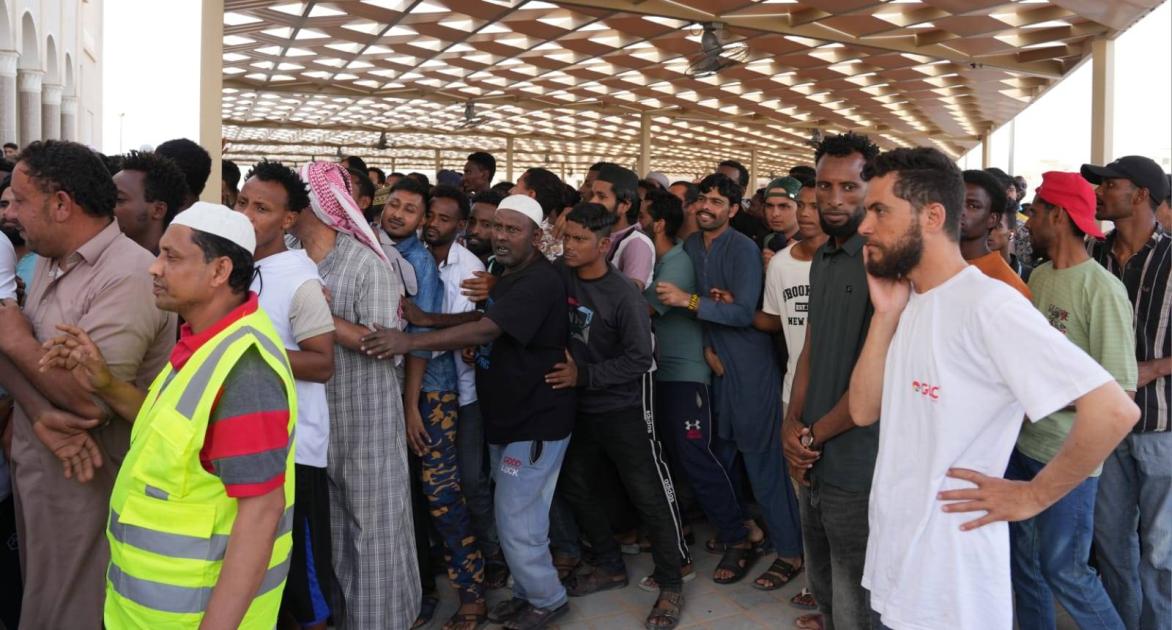 أخبار منوعة – مبادرة إفطار تجمع عشرة آلاف عامل في صحيفة الإمارات الخليج