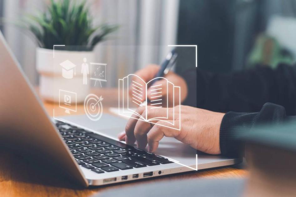 مدارس تطلب المشاركة في استبانة عن «التعليم عن بُعد»