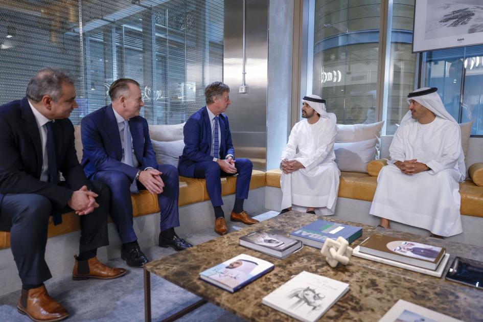 حمدان بن محمد يبحث مع رئيس «أكور» مشاريع دبي السياحية العالمية