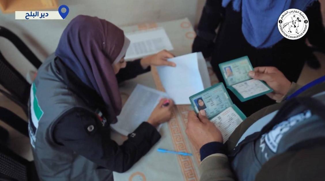 «الفارس الشهم 3» توزّع الملابس على النساء والمرضى بقطاع غزة