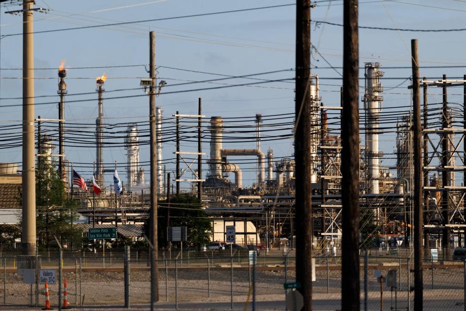 آمال خفض التصعيد تبقي النفط قرب مستويات 90 دولاراً