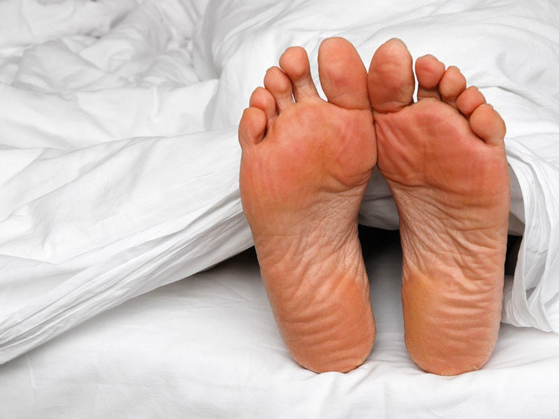 جفاف وتشقق القدمين وداعا للراحة صحيفة الخليج