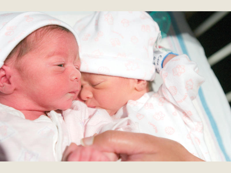 الولادة المبكرة أفضل لصحة التوائم ملحق الصحة و الطب ملاحق الخليج