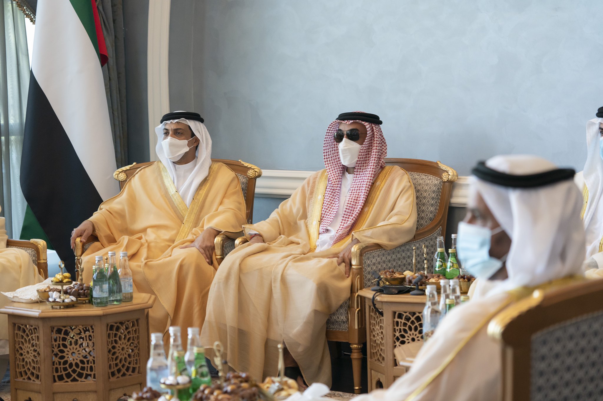 محمد بن زايد يبارك زواج محمد بن سلطان بن خليفة بـ «التواصل المرئي»